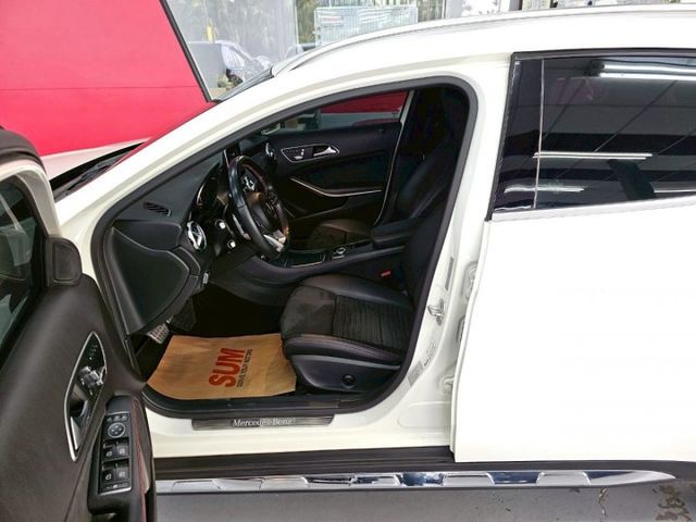 2017 BENZ GLA180 AMG 總代理 電折 記憶座椅 定速 後座出風口  第7張相片