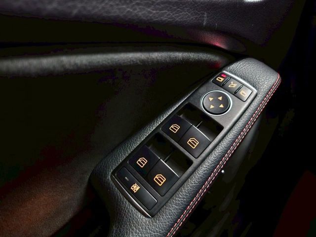 2017 BENZ GLA180 AMG 總代理 電折 記憶座椅 定速 後座出風口  第15張相片