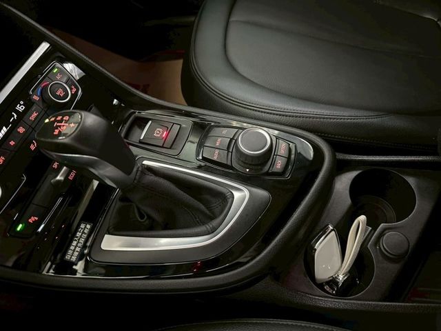 2017 BMW 218D 總代理 僅跑11萬 電折 恆溫 定速倒車影像 電尾門  第16張相片
