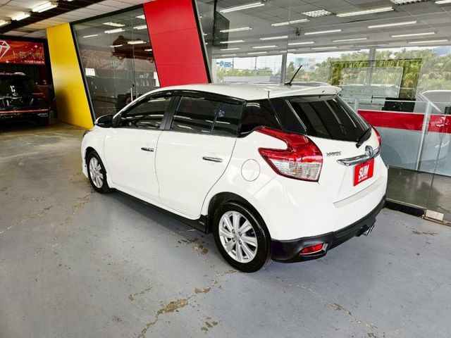 2016 TOYOTA YARIS S僅跑10萬 IKEY 摸門 恆溫 倒車影像 螢幕 行車紀錄器 電折  第2張相片
