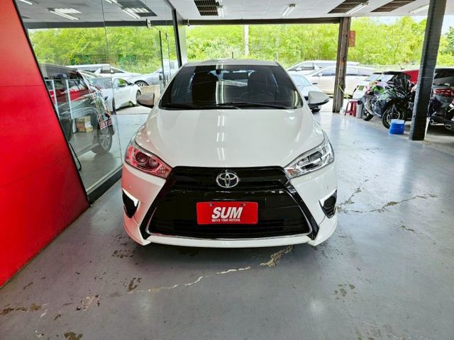 2016 TOYOTA YARIS S僅跑10萬 IKEY 摸門 恆溫 倒車影像 螢幕 行車紀錄器 電折  第3張相片