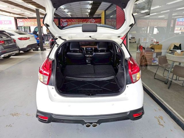 2016 TOYOTA YARIS S僅跑10萬 IKEY 摸門 恆溫 倒車影像 螢幕 行車紀錄器 電折  第6張相片