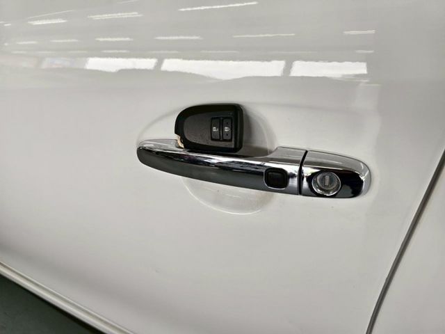 2016 TOYOTA YARIS S僅跑10萬 IKEY 摸門 恆溫 倒車影像 螢幕 行車紀錄器 電折  第11張相片