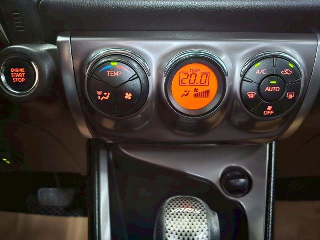 2016 TOYOTA YARIS S僅跑10萬 IKEY 摸門 恆溫 倒車影像 螢幕 行車紀錄器 電折  第17張相片
