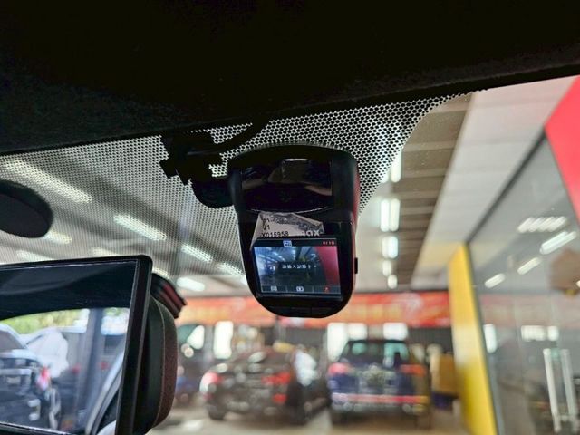 2016 TOYOTA YARIS S僅跑10萬 IKEY 摸門 恆溫 倒車影像 螢幕 行車紀錄器 電折  第18張相片