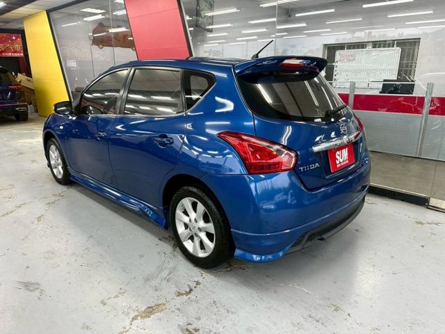 2014 NISSAN TIIDA 僅跑13萬 IKEY 恆溫 定速 摸門 後座出風口 胎壓偵測 小車大空間  第2張相片