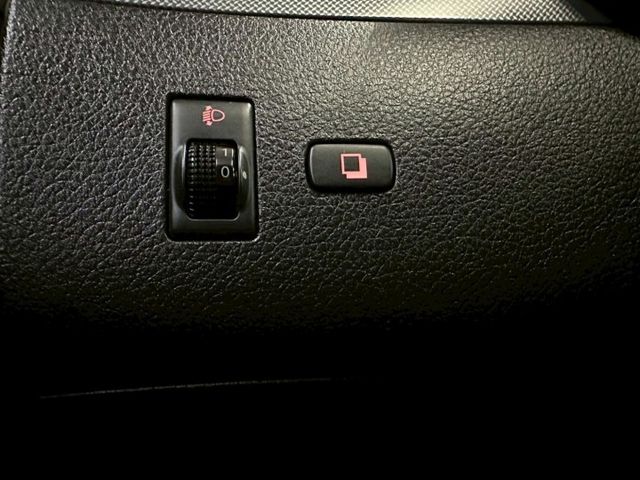 2014 NISSAN TIIDA 僅跑13萬 IKEY 恆溫 定速 摸門 後座出風口 胎壓偵測 小車大空間  第14張相片