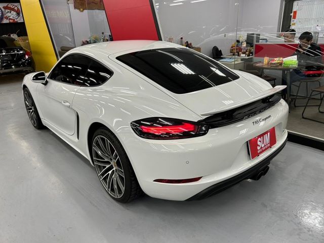 2017 保時捷 718 2.0  跑車計時套件 倒車影像 這是你離保時捷跑車最近的一次距離  第2張相片