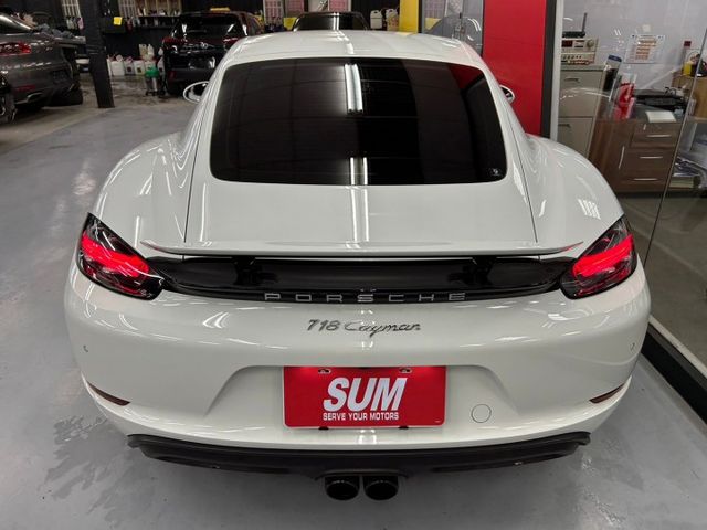 2017 保時捷 718 2.0  跑車計時套件 倒車影像 這是你離保時捷跑車最近的一次距離  第9張相片