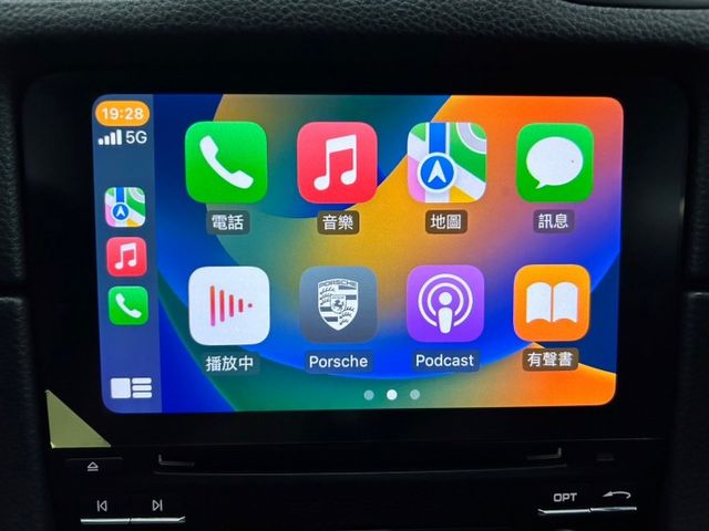 2017 保時捷 718 2.0  跑車計時套件 倒車影像 這是你離保時捷跑車最近的一次距離  第14張相片
