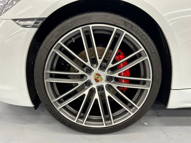 2017 保時捷 718 2.0  跑車計時套件 倒車影像 這是你離保時捷跑車最近的一次距離  第19張相片