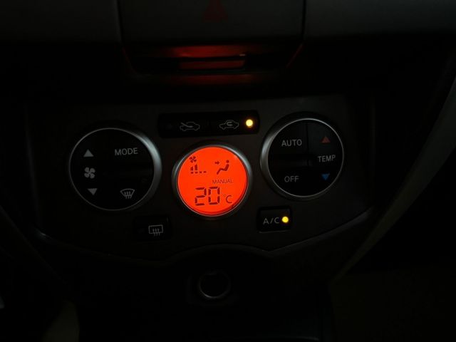 2019 NISSAN LIVINA 旗艦版 僅跑7萬 車頂架 恆溫 倒車影像 IKEY 摸門 盲點 行車紀錄器  第17張相片