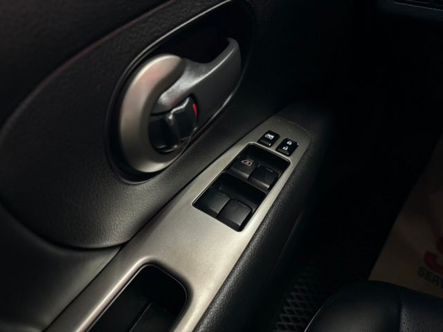 2019 NISSAN LIVINA 旗艦版 僅跑7萬 車頂架 恆溫 倒車影像 IKEY 摸門 盲點 行車紀錄器  第19張相片