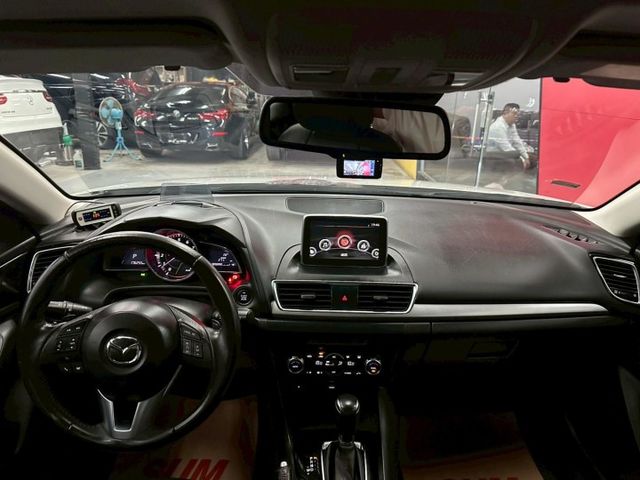 2015 MAZDA3 旗艦版 IKEY 恆溫 抬顯 盲點 定速 方向盤控制 電折  第6張相片