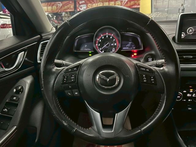 2015 MAZDA3 旗艦版 IKEY 恆溫 抬顯 盲點 定速 方向盤控制 電折  第11張相片