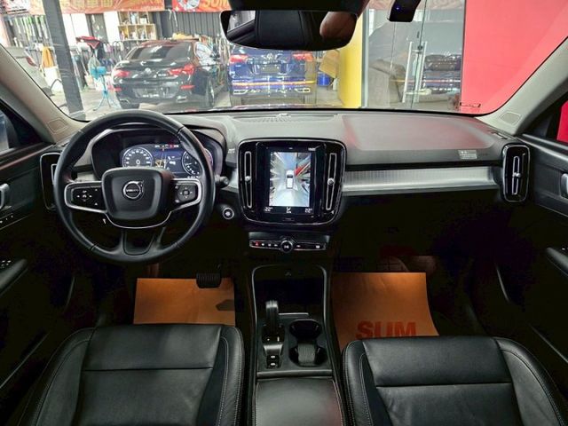2018 VOLVO XC40 一手僅跑6萬 恆溫 ACC AEB 360環景 導航 盲點 再送價值5萬的標牌  第6張相片