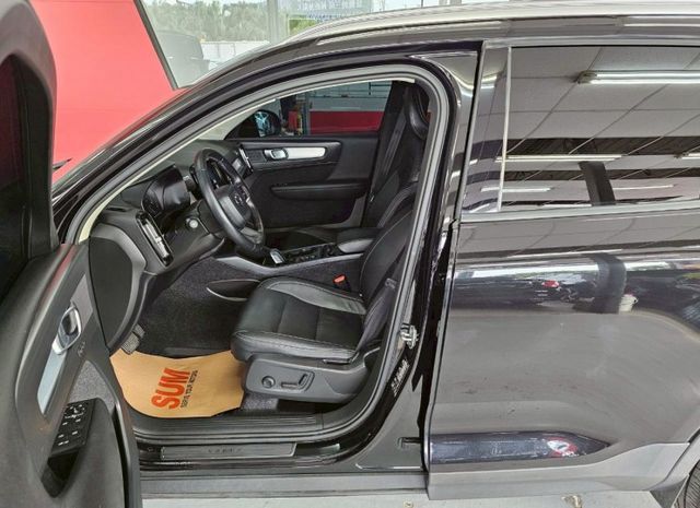 2018 VOLVO XC40 一手僅跑6萬 恆溫 ACC AEB 360環景 導航 盲點 再送價值5萬的標牌  第7張相片