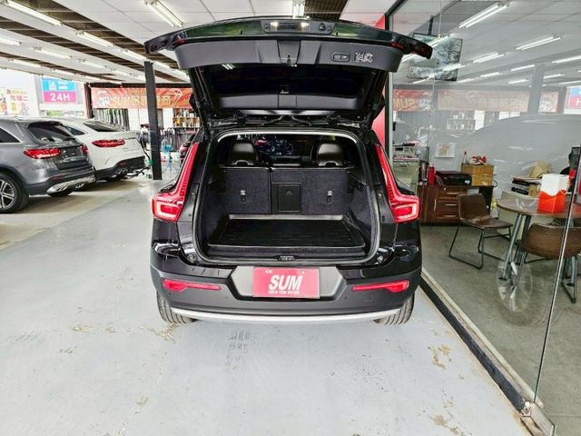 2018 VOLVO XC40 一手僅跑6萬 恆溫 ACC AEB 360環景 導航 盲點 再送價值5萬的標牌  第9張相片