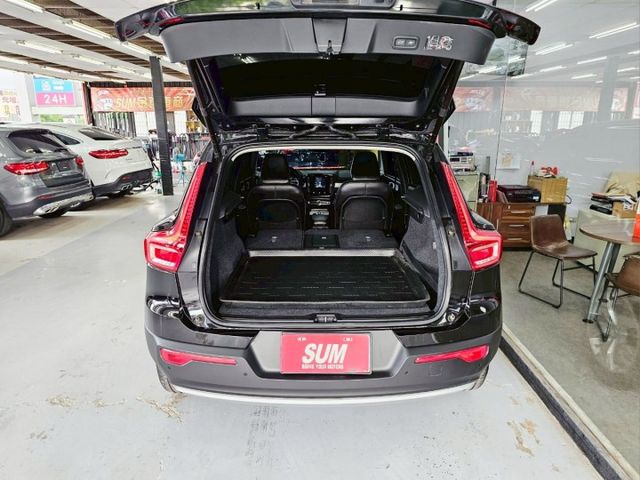 2018 VOLVO XC40 一手僅跑6萬 恆溫 ACC AEB 360環景 導航 盲點 再送價值5萬的標牌  第10張相片