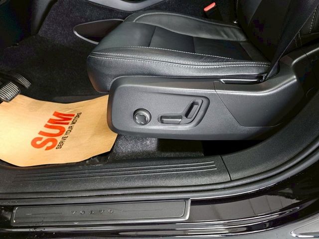 2018 VOLVO XC40 一手僅跑6萬 恆溫 ACC AEB 360環景 導航 盲點 再送價值5萬的標牌  第13張相片
