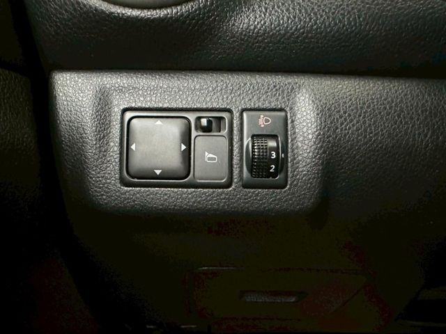 2015 NISSAN LIVINA 1.6僅跑12萬 安卓機 倒車影像 螢幕 小車大空間  第16張相片
