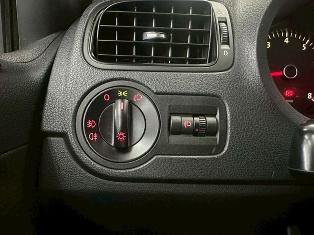 2014 VW POLO 1.6 僅口車的安全 國產車的價格  第15張相片