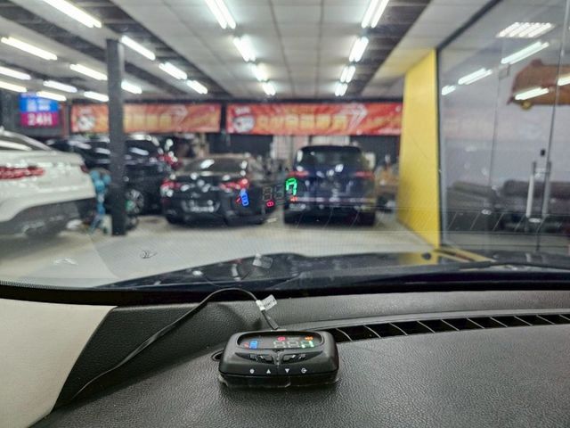 2015 福特 KUGA 2.0柴油 IKEY 摸門 螢幕 倒車影像 盲點 腳踢 電尾門 定速 車道偏離(變換)警示  第19張相片