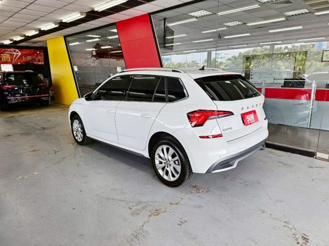 2023 SKODA KAMIQ 1.0豪華動能版 僅跑1萬 原廠保固中 ACC AEB IKEY 摸門 盲點 電尾門  第2張相片
