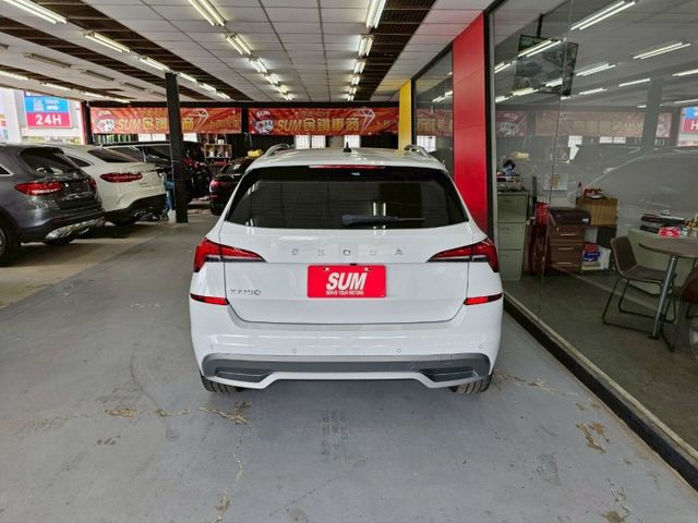 2023 SKODA KAMIQ 1.0豪華動能版 僅跑1萬 原廠保固中 ACC AEB IKEY 摸門 盲點 電尾門  第4張相片