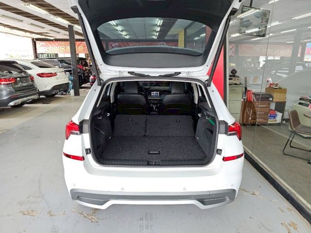 2023 SKODA KAMIQ 1.0豪華動能版 僅跑1萬 原廠保固中 ACC AEB IKEY 摸門 盲點 電尾門  第10張相片