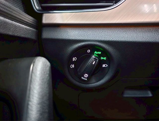 2023 SKODA KAMIQ 1.0豪華動能版 僅跑1萬 原廠保固中 ACC AEB IKEY 摸門 盲點 電尾門  第15張相片