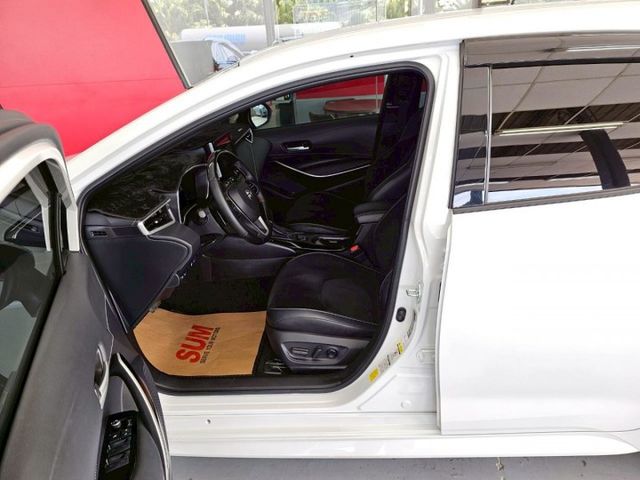 TOYOTA AURIS旗艦版 僅跑2萬 IKEY 摸門 盲點 ACC AEB 車道偏離警示系統 車道變換(維持輔助系統  第7張相片