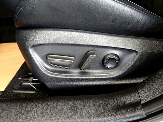TOYOTA AURIS旗艦版 僅跑2萬 IKEY 摸門 盲點 ACC AEB 車道偏離警示系統 車道變換(維持輔助系統  第18張相片