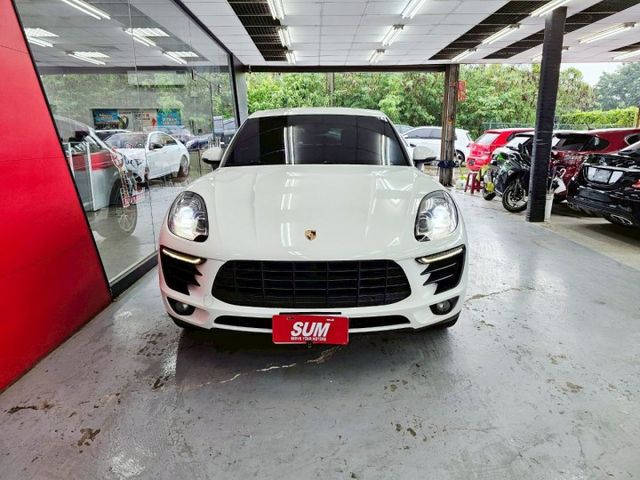 2016 PORSCHE MACAN 僅跑14萬 雙區恆溫 電折 電尾門 這是你離保時捷最近的一次  第3張相片