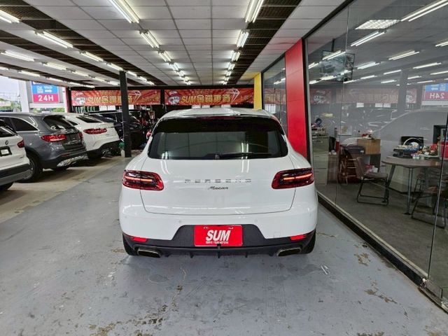 2016 PORSCHE MACAN 僅跑14萬 雙區恆溫 電折 電尾門 這是你離保時捷最近的一次  第4張相片