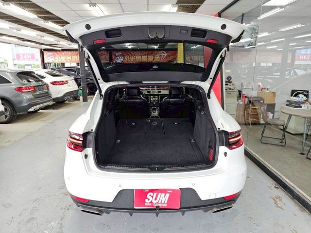 2016 PORSCHE MACAN 僅跑14萬 雙區恆溫 電折 電尾門 這是你離保時捷最近的一次  第9張相片