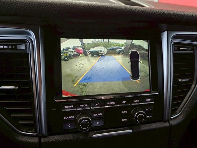 2016 PORSCHE MACAN 僅跑14萬 雙區恆溫 電折 電尾門 這是你離保時捷最近的一次  第15張相片