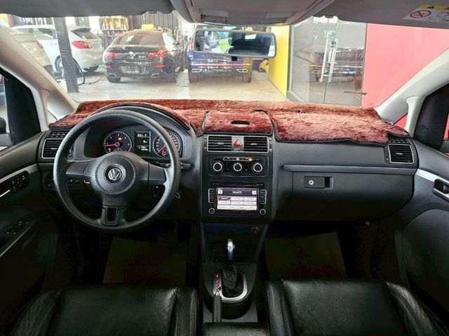 2015 VW TOURAN 1.6 柴油7人座 大空間 大扭力  第6張相片