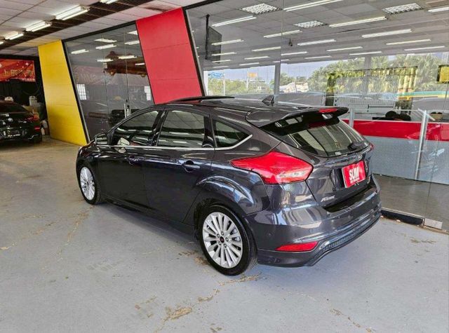 2018 FOCUS 5D 1.5 頂級 IKEY 摸門 恆溫 定速 自動停車 倒車影像 天窗 盲點  第2張相片