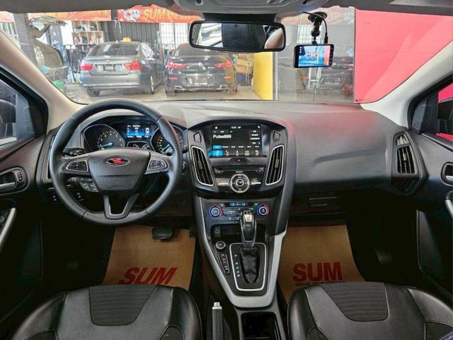 2018 FOCUS 5D 1.5 頂級 IKEY 摸門 恆溫 定速 自動停車 倒車影像 天窗 盲點  第6張相片