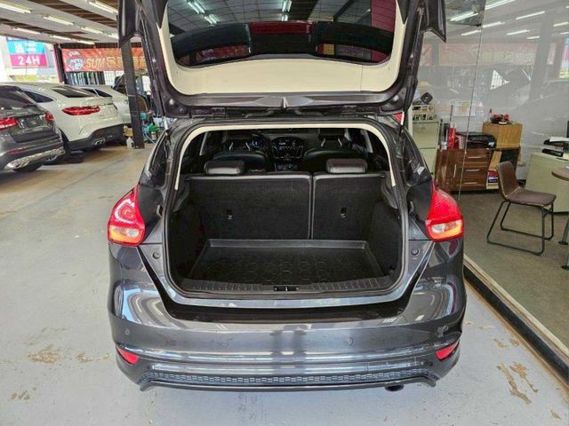 2018 FOCUS 5D 1.5 頂級 IKEY 摸門 恆溫 定速 自動停車 倒車影像 天窗 盲點  第9張相片