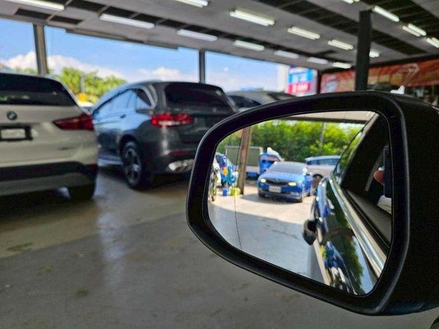 2018 FOCUS 5D 1.5 頂級 IKEY 摸門 恆溫 定速 自動停車 倒車影像 天窗 盲點  第13張相片