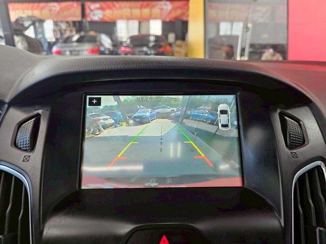 2018 FOCUS 5D 1.5 頂級 IKEY 摸門 恆溫 定速 自動停車 倒車影像 天窗 盲點  第15張相片