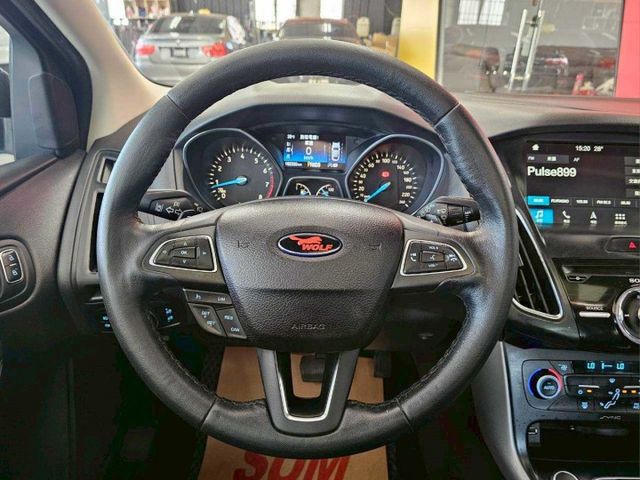 2018 FOCUS 5D 1.5 頂級 IKEY 摸門 恆溫 定速 自動停車 倒車影像 天窗 盲點  第20張相片