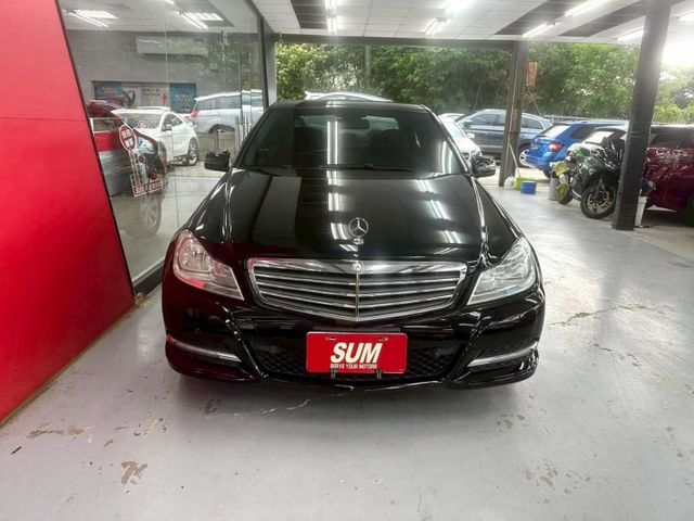 2012 賓士 C180 7速自手排 後傳 定速 恆溫 電動座椅 光感應頭燈 方向盤控制  第3張相片