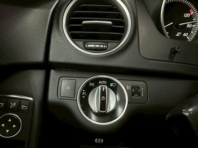 2012 賓士 C180 7速自手排 後傳 定速 恆溫 電動座椅 光感應頭燈 方向盤控制  第11張相片