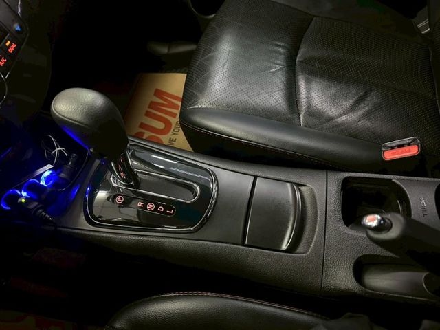 2015 NISSAN TIIDA 頂級 IKEY 恆溫 胎壓 優質代步車  第13張相片