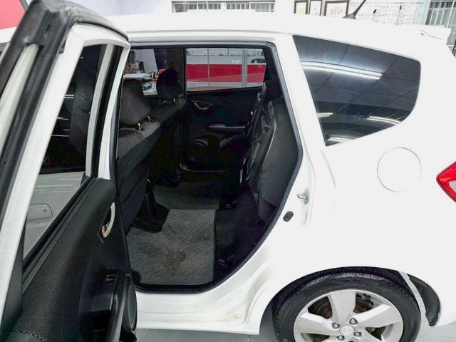 2013 HONDA FIT VTIS 恆溫 電折 螢幕 導航 換檔撥片 小車大空間 代步車優質好車  第8張相片