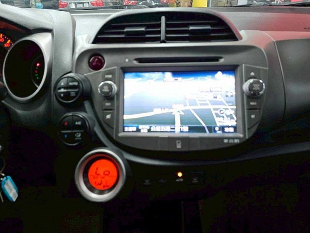 2013 HONDA FIT VTIS 恆溫 電折 螢幕 導航 換檔撥片 小車大空間 代步車優質好車  第14張相片