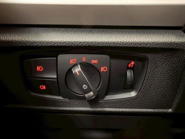 2016 BMW 118I 小改款 僅跑8萬 一手女用車 IKEY 摸門 恆溫 定速 雙電動座椅 電折  第14張相片